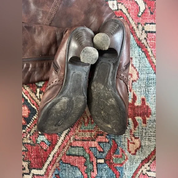 La Canadienne Made in Canada Brown Leather Women's Boots with Kitten Heel, 10 - Picture 4 of 7